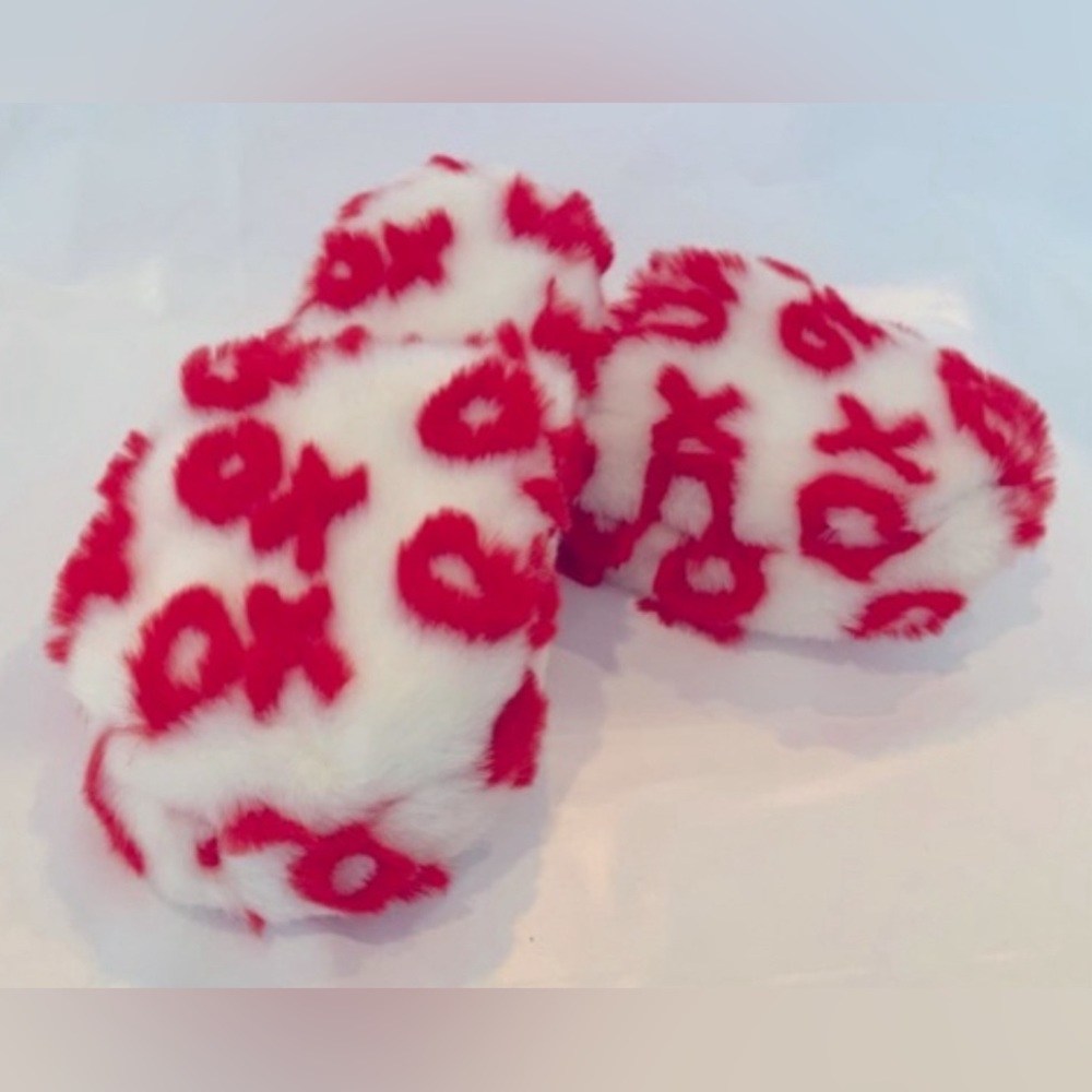 FUZZY Slippers -  XO XO XO Fuzzy